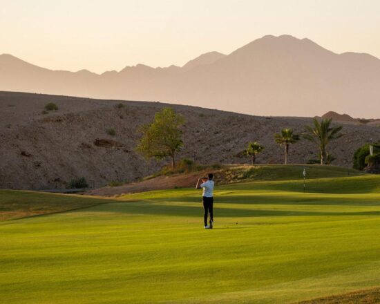 7 noches con desayuno incluido en Kempinski Muscat y 3 green fees por persona (Al Mouj GC, Ghala GC & La Vie Club)