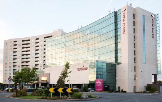 3 nuits avec petit-déjeuner au Crowne Plaza Hotel Blanchardstown, y compris 1 green fee par personne (Luttrellstown Castle Golf & Country Club)