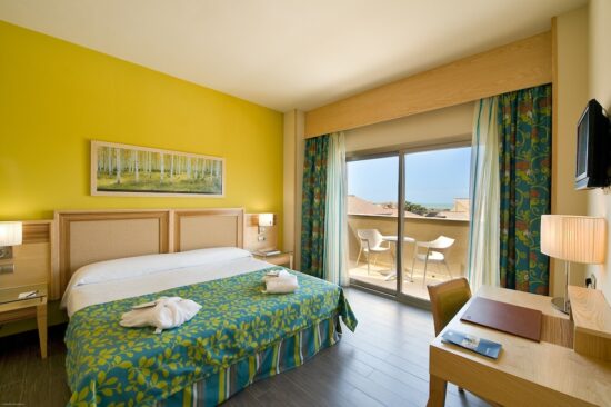 5 noches con desayuno en Elba Costa Ballena Beach & Thalasso Resort incluidos 2 Green fee por persona (Costa Ballena Ocean GC y Sherry Golf Jerez)