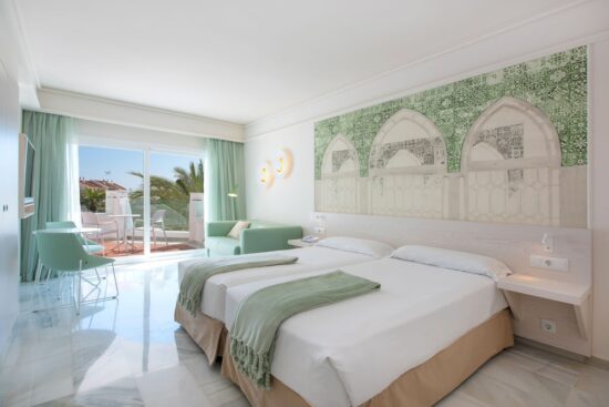 5 nuits avec petit-déjeuner à l'hôtel Iberostar Selection Marbella Coral Beach, y compris 2 green fees par personne (Los Naranjos GC et La Quinta GC)