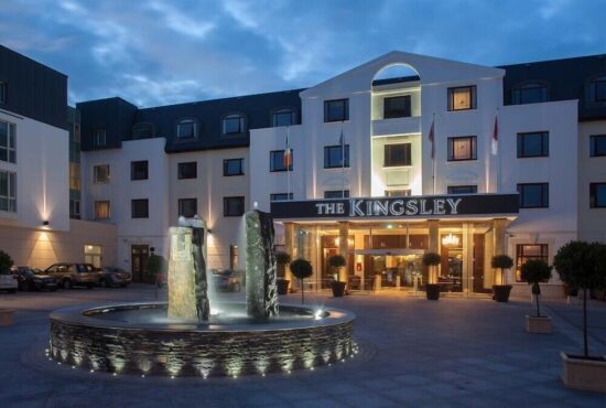 5 nuits avec petit-déjeuner au Kingsley, y compris 2 green fees par personne (Fota Island Golf Club Cork et Old Head Golf Links)