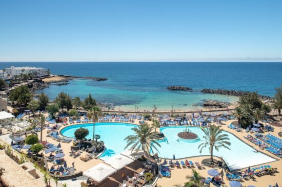 7 nights with half board in Hotel Grand Teguise Playa including 4 green fees per person (2x Costa Teguise Golf and 2x Lanzarote Golf)