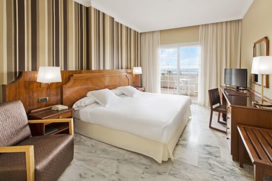 3 nights with breakfast at Elba Motril Beach & Business Resort including 1 Green fee per person (Golf Club Los Moriscos)