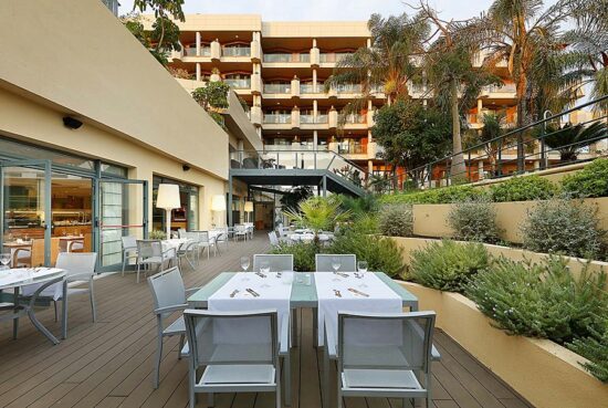 3 Übernachtungen mit Frühstück im Exe Estepona Thalasso & Spa inklusive einer Greenfee pro Person (Tramores Golfplatz).