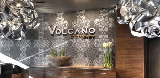 3 nights at Volcano Spa Hotel including 1 Green fee per person (Albatross Golf Resort)