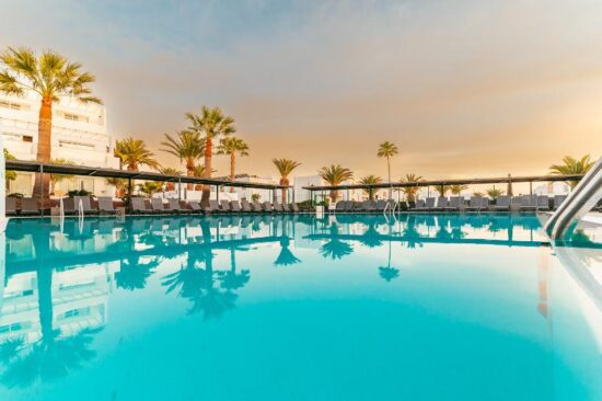 5 nuits avec petit-déjeuner à l'hôtel Aequora Lanzarote, y compris 2 green fees par personne (Lanzarote Golf et Costa Teguise Golf)