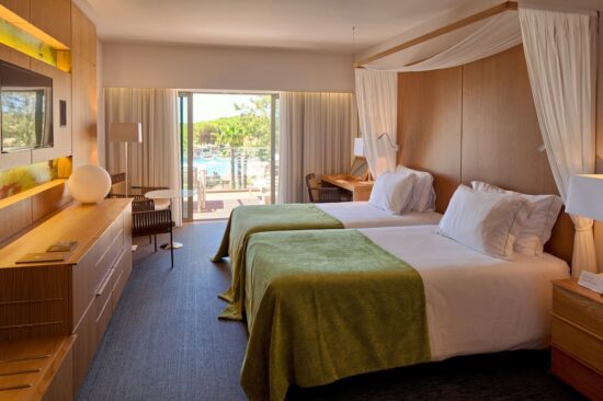 5 notti con prima colazione presso l'hotel EPIC SANA Algarve, inclusi 2 green fee a persona (Dom Pedro, Victoria Golf Course e Millennium Golf Course).