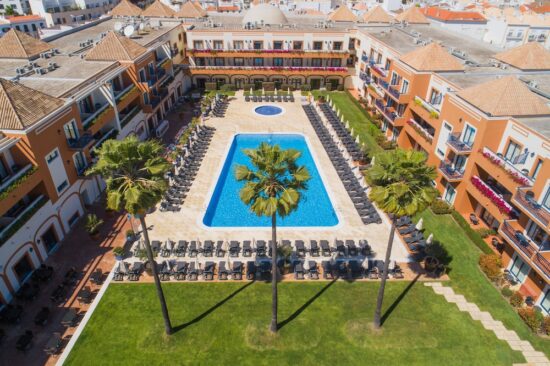 5 notti con prima colazione all'Hotel Vila Gale Tavira, inclusi 2 green fee a persona (Quinta da Ria e Monte Rei Golf)
