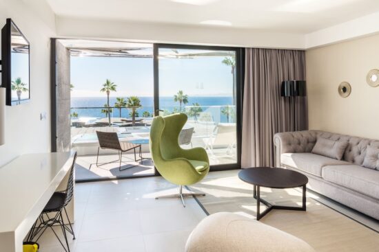 5 notti con prima colazione presso l'Hotel La Isla y el Mar Boutique con 2 green fee a persona (Lanzarote Golf e Costa Teguise Golf).