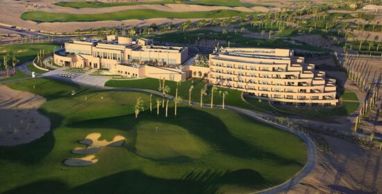 5 nuits en demi-pension au Steigenberger Makadi, y compris 2 green fees par personne (Madinat Makadi Championship Course et The Cascades Golf & Country Club)