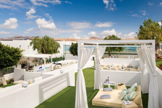 7 nuits avec petit-déjeuner à l'hôtel Aequora Lanzarote, y compris 4 green fees par personne (2x Lanzarote Golf et 2x Costa Teguise Golf)