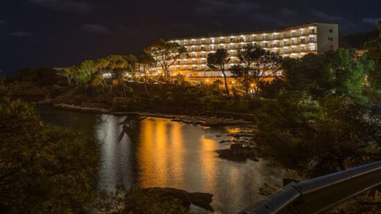 7 nights with breakfast at Coronado Thalasso & Spa including 3 Green fees per person (Golf Club Andratx, Golf Santa Ponsa I and T-Golf Calvia)