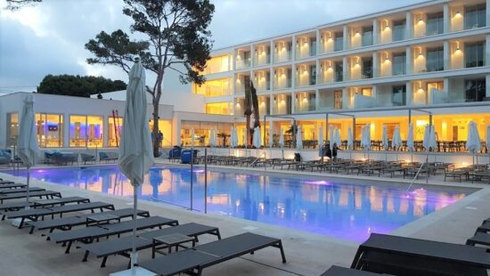 7 nights with breakfast at Diamant Hotel & Aparthotel including 3 green fees per person (Capdepera Golf, Canyamel Golf and Golf Club Son Servera).