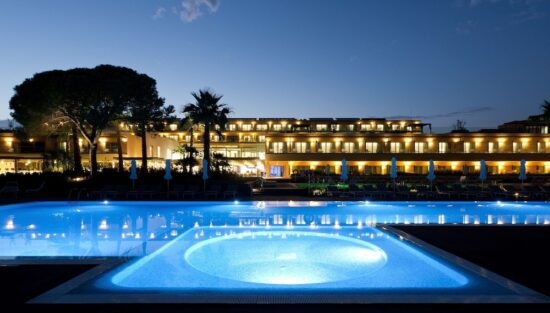 7 notti con prima colazione presso l'hotel EPIC SANA Algarve, inclusi 3 green fee a persona (Dom Pedro: Victoria GC/Millennium GC e Pinhal GC).