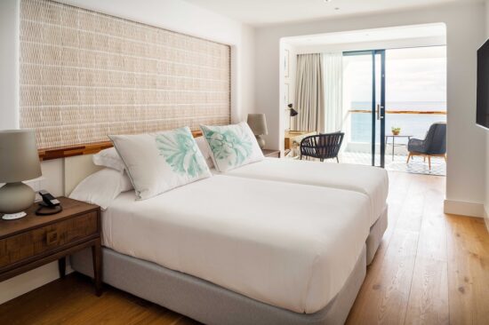 7 noches con desayuno en Hotel Fariones incluidos 3 Green fees por persona (2x Lanzarote Golf y Costa Teguise Golf)