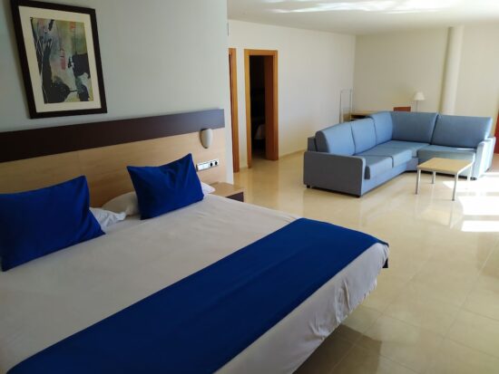 7 Übernachtungen mit Frühstück im Hotel Pocillos Playa inklusive 3 Greenfees pro Person (2x Lanzarote Golf und Costa Teguise Golf)