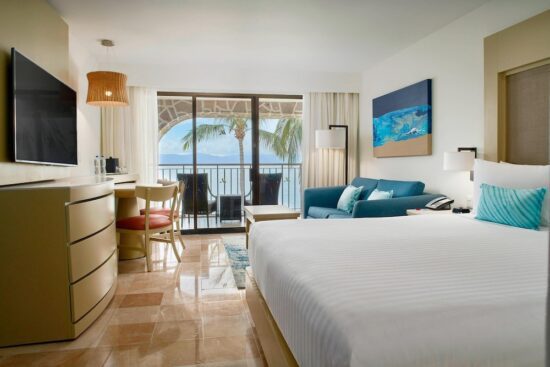 7 nights with breakfast at Marriott Puerto Vallarta Resort & Spa including 3 Green fees per person (Vista Vallarta Club de Golf)