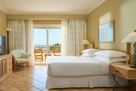 7 nights with breakfast at Sheraton Soma Bay Resort including 5 green fees per person (The Cascades Golf & Country Club)