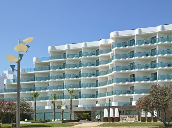3 nights with breakfast at Hipotels Cala Millor Park including one Green fee per person (Golf Club Son Servera)