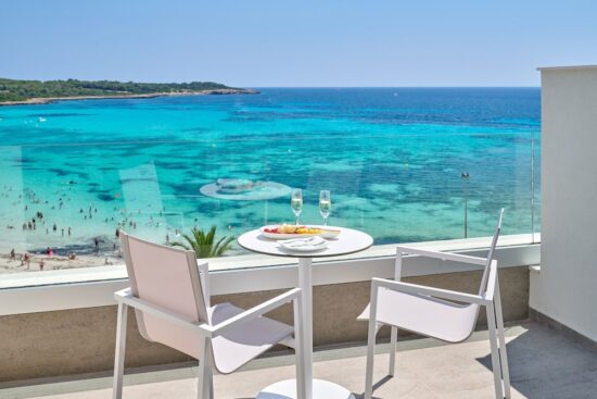 3 noches con desayuno en Hipotels Mediterráneo Hotel incluido un Green fee por persona (Golf Club Son Servera)
