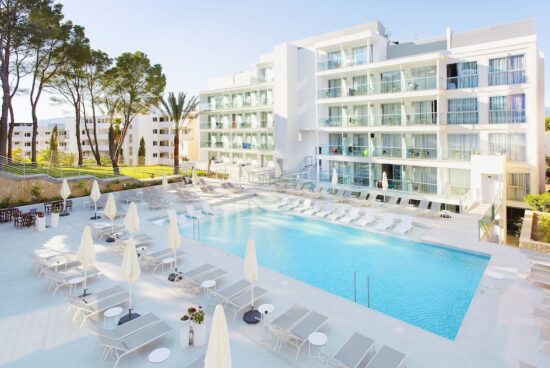 3 nights with breakfast at Reverence Life Hotel including one Green fee per person (Golf Santa Ponsa I)