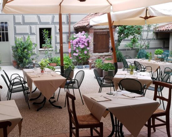 4 noches con desayuno en Foresteria del Golf Club Colline del Gavi, incluido golf ilimitado (GC Colline del Gavi), una bebida de bienvenida y una cena en un restaurante de la guía culinaria de Italia Golf & More.