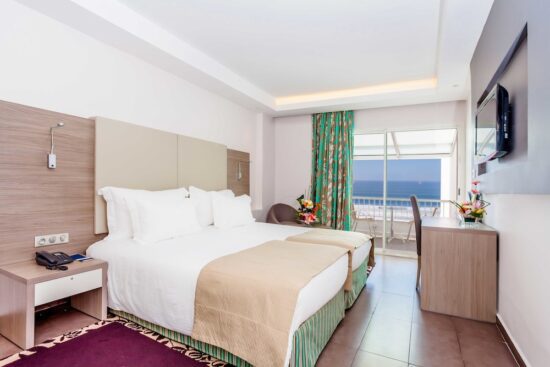 5 Übernachtungen mit Frühstück im Atlas Amadil Beach Hotel inklusive 2 Greenfees pro Person (Golf de l'Ocean und Golf Les Dunes).