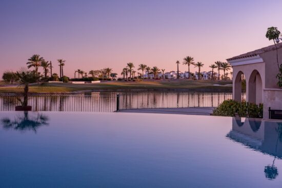 7 nights with breakfast at DoubleTree by Hilton La Torre Golf & Spa Resort including 3 green fees (GNK Golf: La Torre Golf, Hacienda Riquelme Golf and El Valle Golf).