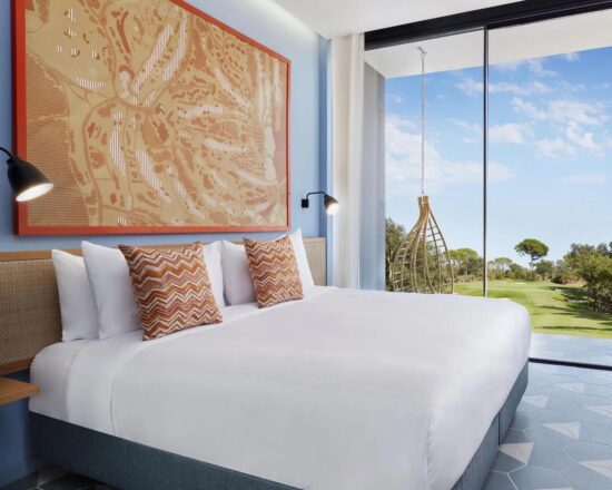 5 noches con desayuno en LAVIDA Hotel incluidos 2 Green fees por persona (PGA Catalunya Golf y Golf de Pals)