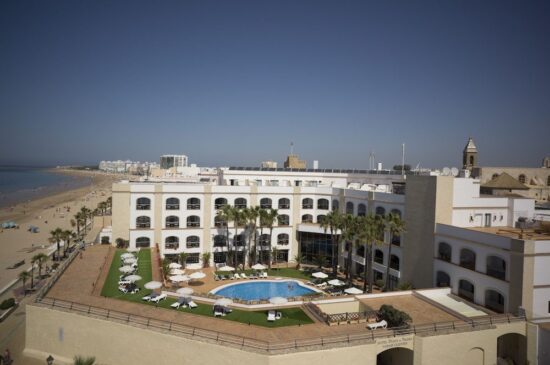7 noches con desayuno en Hotel Duque De Najera incluidos 3 Green fees por persona (2x Costa Ballena Ocean Golf Club y 1x Sherry Golf Jerez)