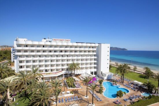 7 nuits avec petit-déjeuner à l'hôtel Hipocampo Playa comprenant 3 green fees (Golf Club Son Servera, Pula Golf Club et Canyamel Golf) et une voiture de location.