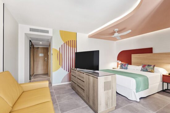 7 noches con desayuno en Hotel Riu Concordia incluidos 3 Green fees por persona (T-Golf Palma, Golf Son Gual y Golf Maioris) y un coche de alquiler.