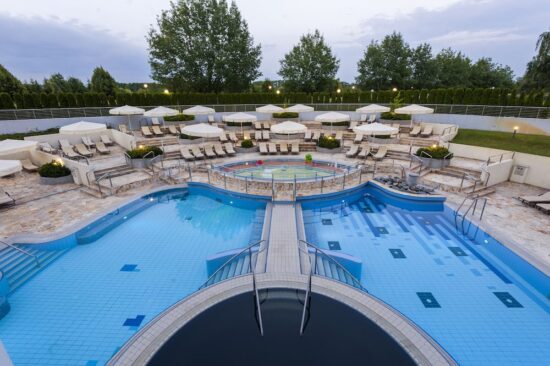 5 notti in mezza pensione presso l'Hotel Livada Prestige, inclusi 5 green fee a persona (campo da golf Livada)
